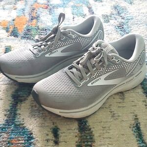 Brooks Ghost 14 size 8 medium GUC